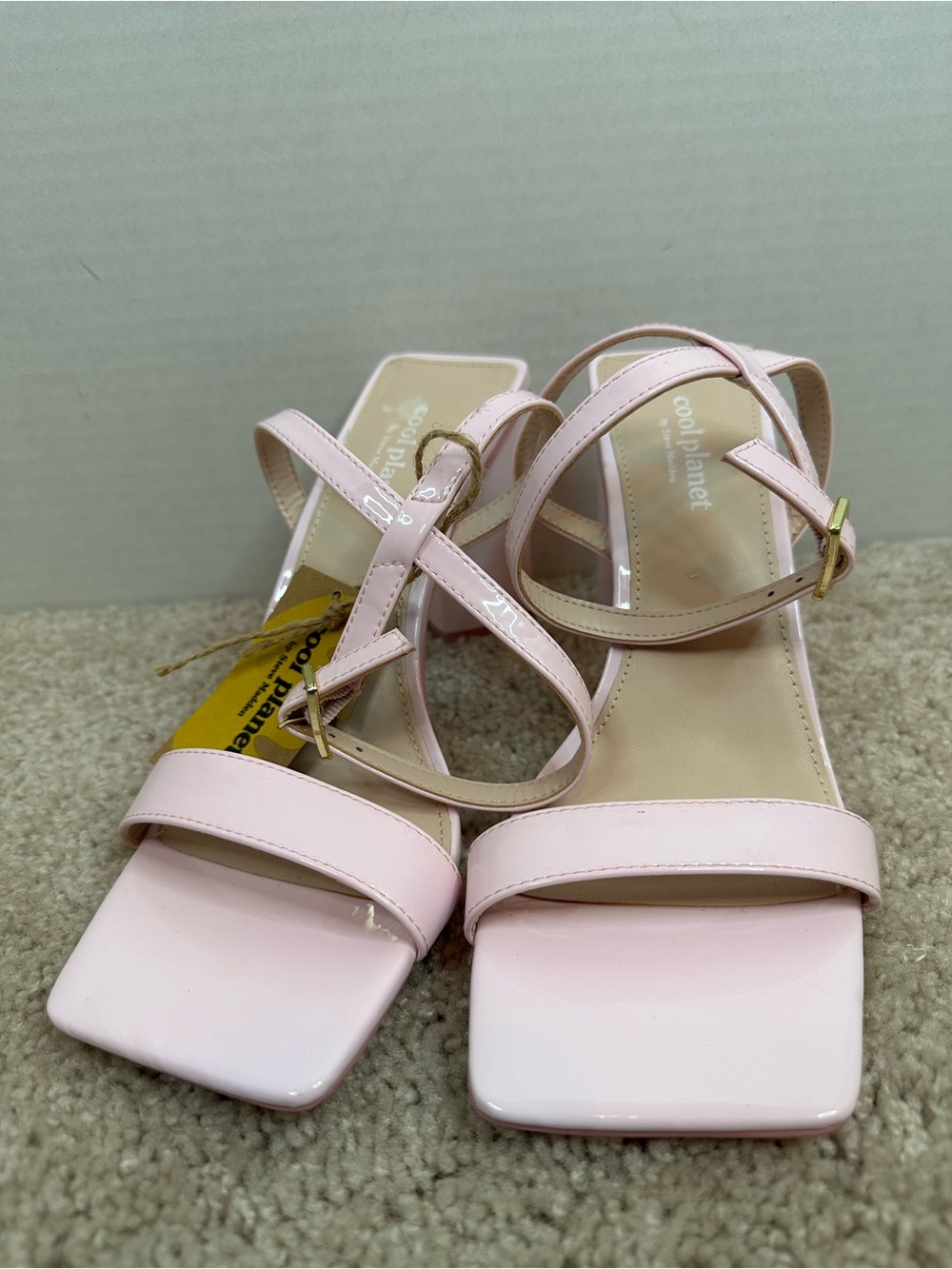 Cool planet by Steve Madden Pale Pink Patent Strappy Block Heels, size 8, new